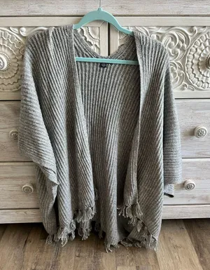 American Eagle Outfitters Sweater thumbnail 1