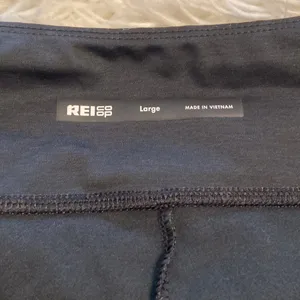 REI Co-op Wome pants size L excellent condition inseam 28” thumbnail 8