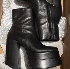 Steve Madden black leather cobra boots 2021 heeled platform booties bratz 6 thumbnail 4