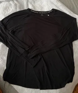 EUC Women’s Offline by aerie Black Long-Sleeve Lightweight Tee Size Large thumbnail 1