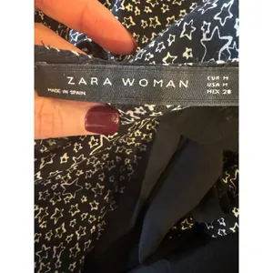 Zara‎ Dress Women Medium Black Ivory Star Print Bow Neckline Long Sleeve Mini thumbnail 9
