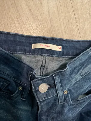 Levi's Women's Skinny Jeans in Medium-Dark Blue thumbnail 2