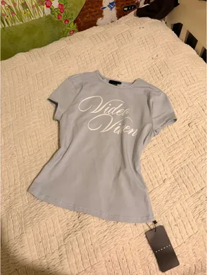 Graphic Urban Outfitters thumbnail 2