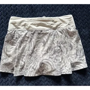 Lululemon Women's Pacesetter Skirt Floral White Gray Sz 4 thumbnail 6