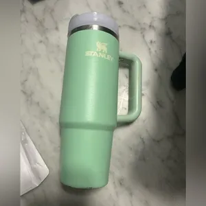 Stanley The Quencher H2.o Flowstate Tumbler 30 Oz in pistachio $44 thumbnail 6