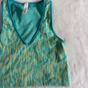 Athleta Aurora Seamless Crop Rib Tank Size Small thumbnail 2