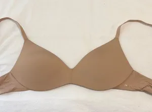 SKIMS Push-Up Plunge Bra Wireless Form thumbnail 1