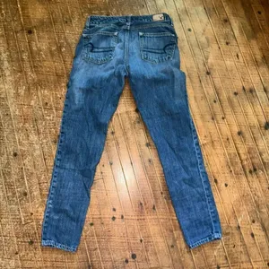 American Eagle 00 relaxed Boy distressed cropped jeans thumbnail 3