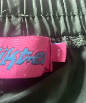 PACSUN-EDIKETED-NIKKI NYLON SHORTS-SIZE XS Lightweight green athletic shorts with contrast pink side stripes. Elastic waistband for a comfortable, secure fit. Breathable fabric designed for everyday wear and active days. Easy to style with tees or tanks Excellent condition thumbnail 8