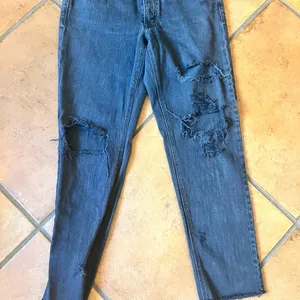 ❤️HOST PICK❤️Faded black American Eagle Tomgirl jeans thumbnail 4