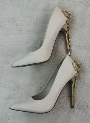 White Heels with Gold Accents thumbnail 1