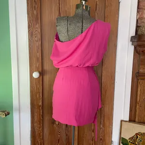 NWT Showpo Niana Hot Pink One Shoulder Draped Ruffle Mini Dress Sz 4 💛🎀 thumbnail 7
