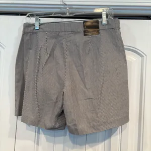 Banana Republic Navy And Cream Stripe‎ 5” Shorts Size 4 thumbnail 2