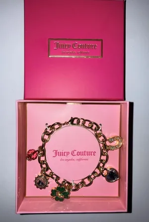 NIB Juicy Couture Goldtone Charm Bracelet Charms Logo Y2K Lucky Horseshoe Clover thumbnail 1