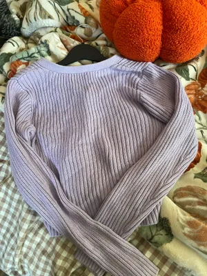 cropped hollister cardigan size small thumbnail 2