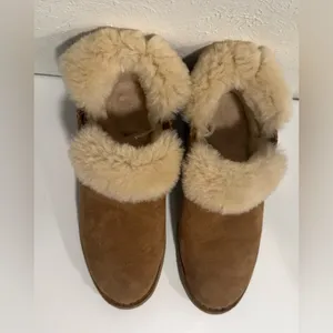 UGG McKay Chelsea Bootie Chestnut Sheepskin Ankle Boots Women’s Size 8 thumbnail 2