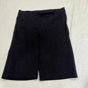 Lululemon On Pace Short *10" size 10 women thumbnail 4