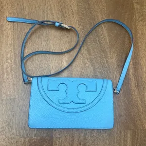 Tory Burch All-T Combo Large Embossed Blue Crossbody Leather bag EUC thumbnail 3