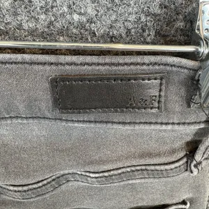 Abercombie And Fitch Jeans Womens 28/6L Gray Faded Denim High‎ Rise Jean legging thumbnail 4