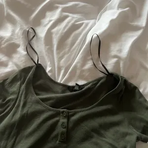 Forever 21 Olive Green Cropped Tee thumbnail 4
