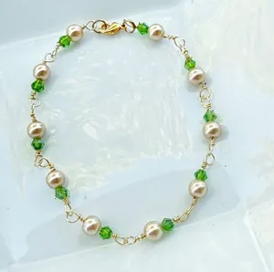 Hand Crafted Green Crystal & Cream Pearl Gold Tone Wire Wrapped Chain Bracelet thumbnail 1