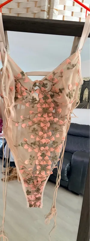 Shein Bodysuit Lace thumbnail 1