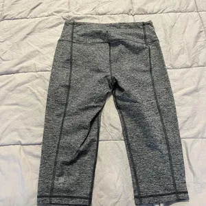 NWOT Victoria's Secret VSX Sport Knockout Capri Leggings thumbnail 5