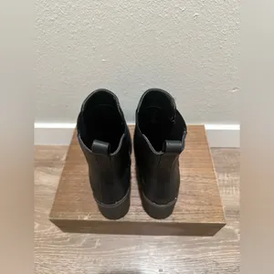 ZBY Women’s Lug Sole Platform Chelsea Boots Size 7.5 Black. Like new! thumbnail 3