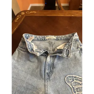 Pacsun Butterfly Patch Women’s '90s Boyfriend Jeans, Size 26, Short Length. thumbnail 6