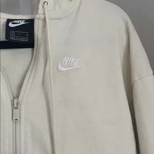 Nike Full Zip Hoodie Cream Loose Fit Waist Length Boxy Full Zip up Jacket Size S thumbnail 3