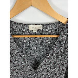 Ann Taylor LOFT Floral Pattern Flowy Fit Tie Bottom Blouse Size Small thumbnail 3