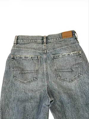 American Eagle Relaxed Mom Jeans Light Wash Size 2 Ripped thumbnail 5