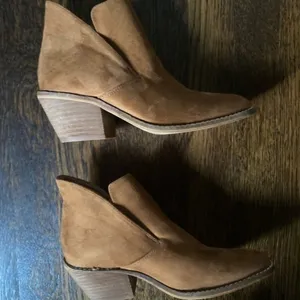 Catherine Malandrino‎ Margaret Taupe Block Heeled Faux-Suede Ankle Bootie Size 6 thumbnail 3