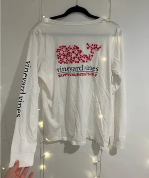 Vineyard Vines Valentine’s Day Whale Long Sleeve Day thumbnail 1