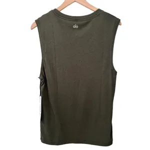 Alo Yoga THE TRIUMPH MUSCLE TANK Size Medium Green NWT thumbnail 4
