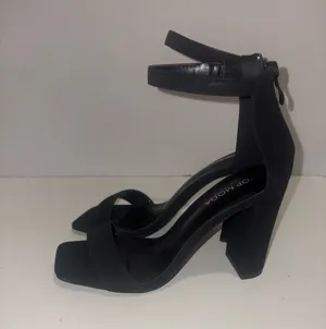 black Top Moda block heel strappy sandals feature an ankle strap with a zipper closure and an open square-toe design thumbnail 2
