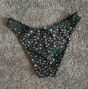 Moon River Strawberry Milk Mob bottom Green Size M thumbnail 2
