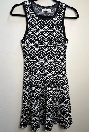 Abercrombie & Fitch‎ Black and White Geometric Mini Dress thumbnail 1