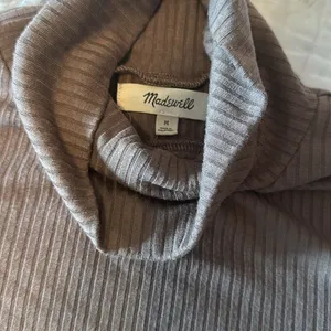Madewell ribbed super crop turtleneck top in castle rock thumbnail 4