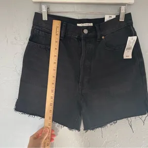PacSun NWT 90’s Girlfriend Black Raven Denim Jean Shorts Frayed Hem‎ Waist 26” thumbnail 6