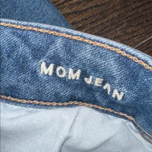 American Eagle Outfitters Classic MOM Jeans size 4 thumbnail 6