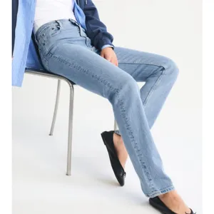 Abercrombie & Fitch 90's Straight Ultra High Rise Curve Love Jeans in Size 27/4 thumbnail 4