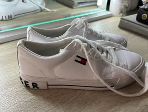 Sneakers thumbnail 1
