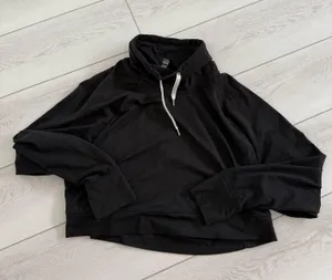 Vuori Halo Cropped Funnel Neck Pullover Black thumbnail 3