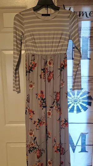 Simplee Apparel Gray Striped Top Floral Long Sleeve Maxi Dress thumbnail 1