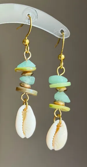 Handmade natural cowrie seashell & stone beads mix dangle earrings 🌀💚 thumbnail 1