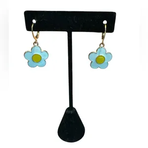 3/$20 Daisy‎ Flower Earrings “you pick 3” thumbnail 2