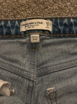 Abercrombie Curve Love The 90s Relaxed Jean thumbnail 3