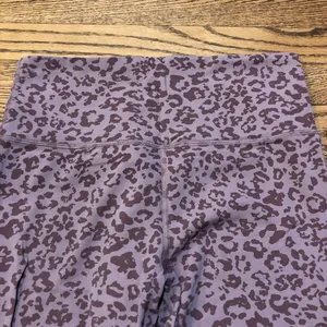 Athleta Leopard Elation Ultra High Rise Tight Leggings Flora Mauve thumbnail 4