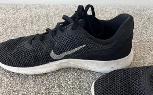 Nike Women’s Black Tennis Shoes Size 7 thumbnail 5